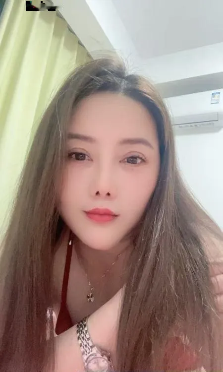 大胸服务小少妇