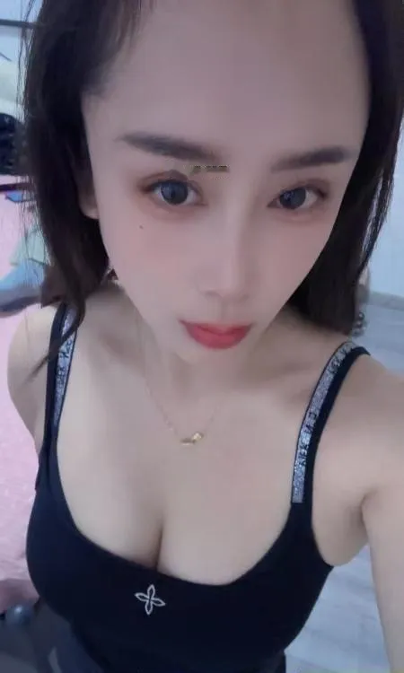大奶小萝莉