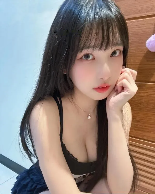 万柏林00后嫩妹