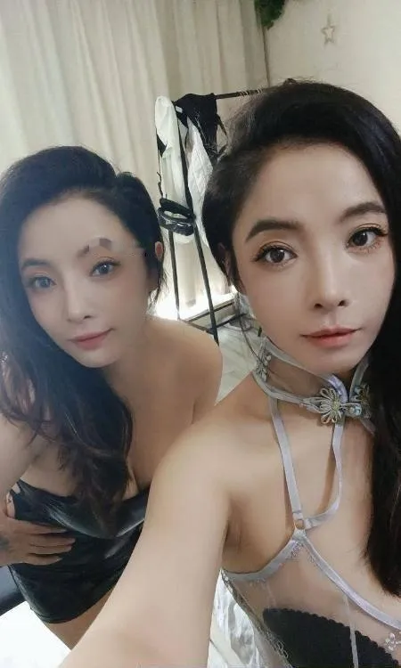 双胞胎姐妹
