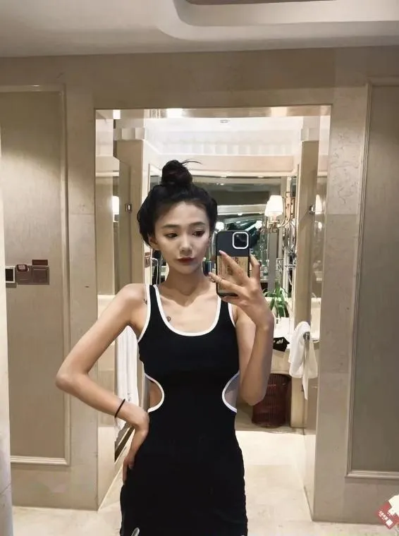 静安骨感美女