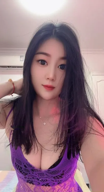 丰满翘臀圆润熟女