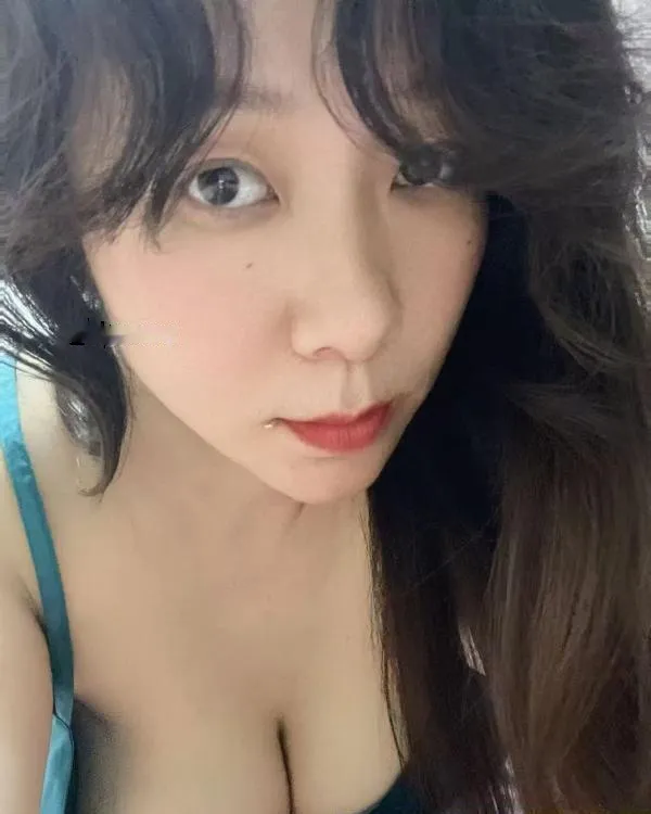 中大项双飞巨乳两闺蜜