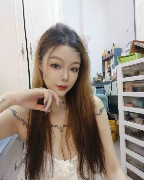 大胸朵朵气质佳