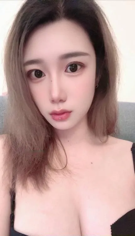白皙皮肤大胸梦梦