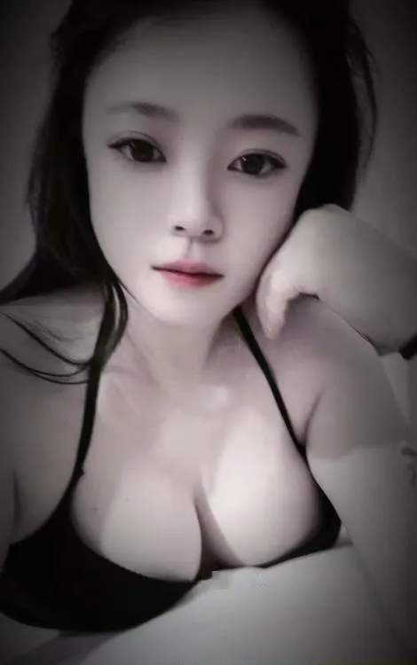 滨湖白皙美女