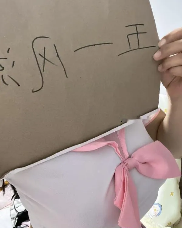 东站巨臀三通小姐姐