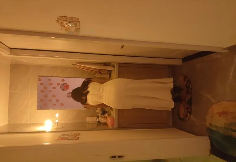 戴眼镜的妹妹