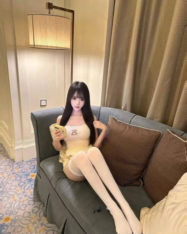 江岸区三点粉00后