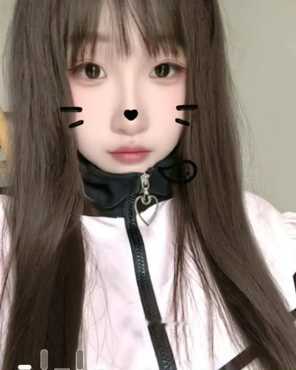 大胸翘臀小萝莉