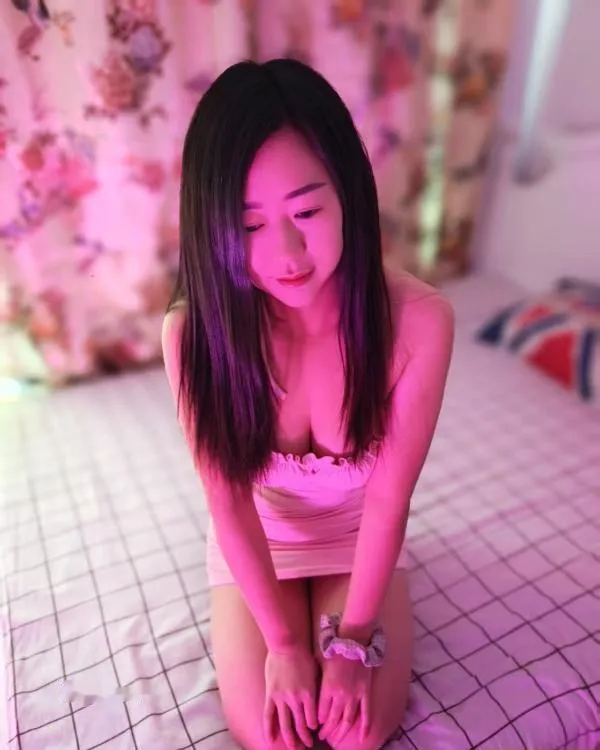 夫子庙肤白嫩妹