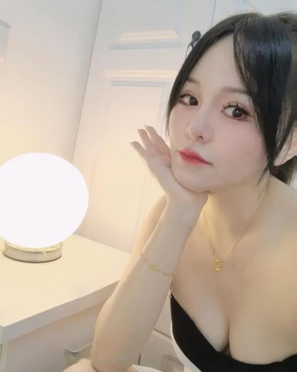 风骚服务系妹子