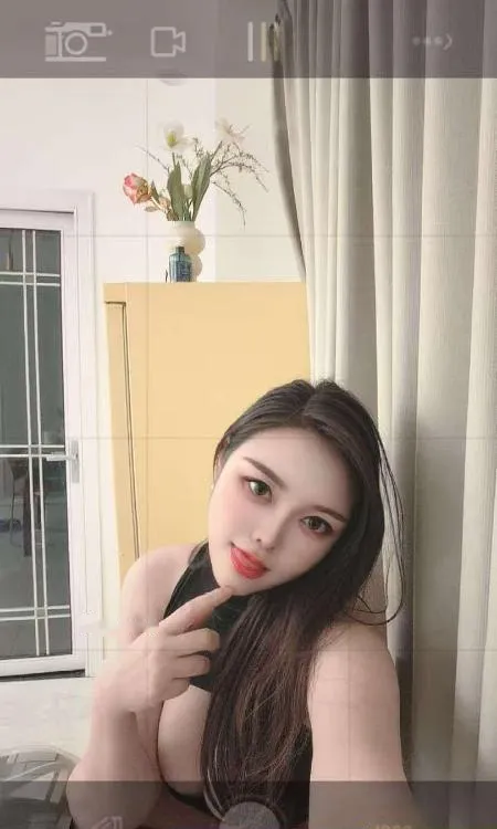 南山真情胸气质风骚女