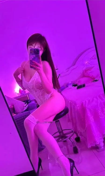 建邺舌吻骚女小海绵