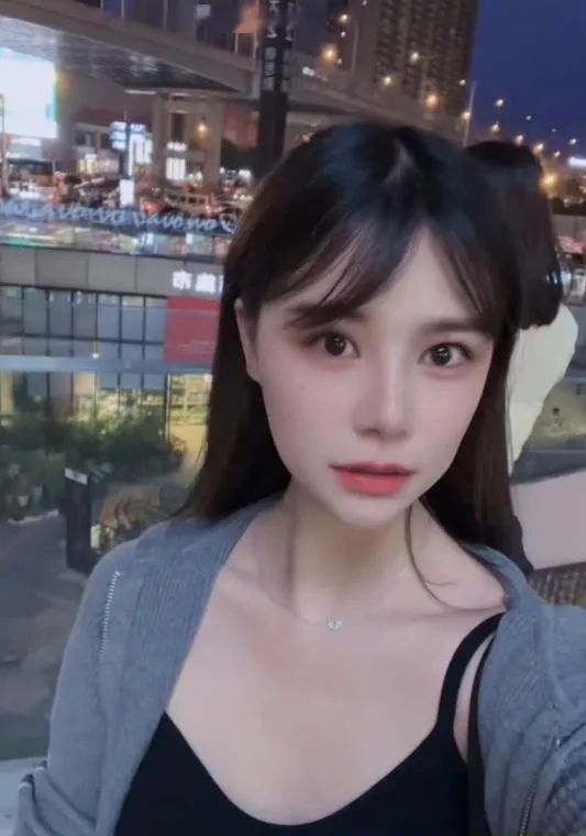美术老师璐璐