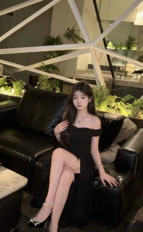 粉嫩颜值女友系老师