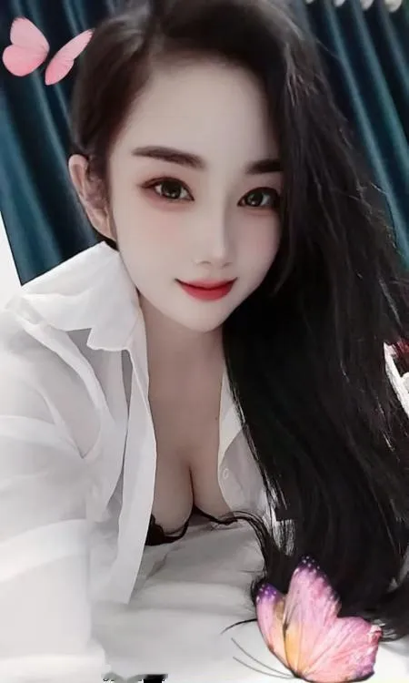 前凸后翘的乐宝