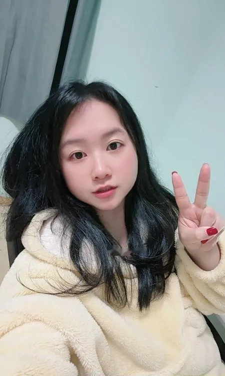 胖乎乎爱笑的小姐姐