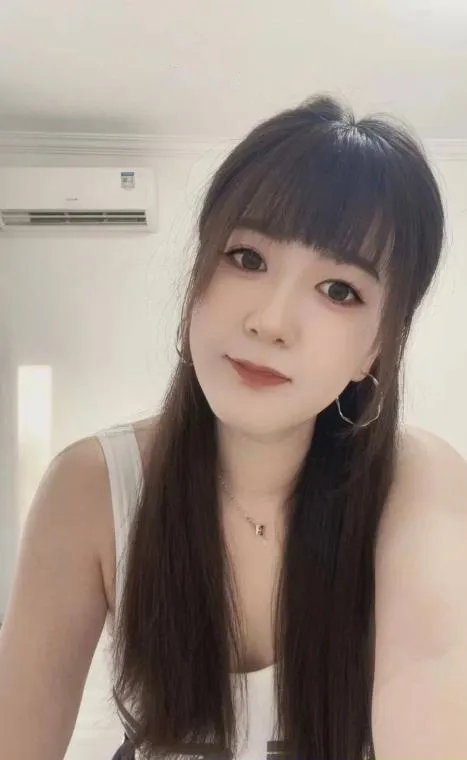 莹莹小骚货