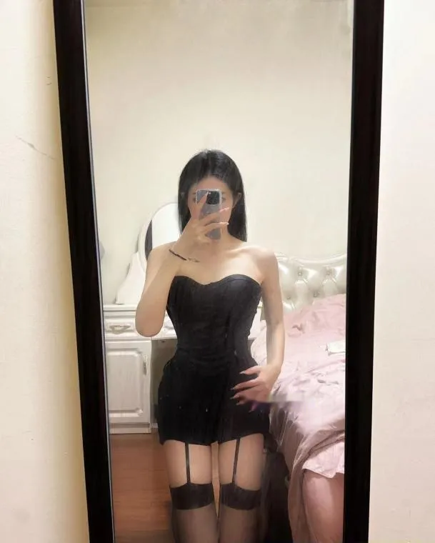 九头身长腿美女