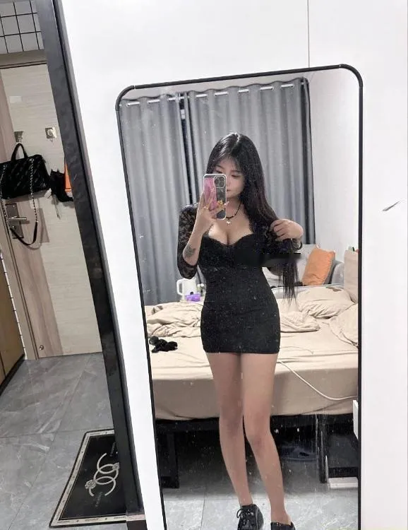 南开童颜大胸嫩妹