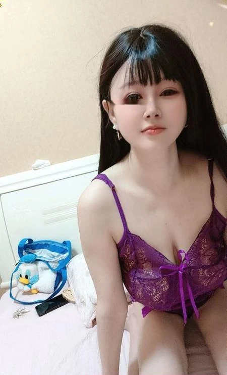 娃娃脸大胸嫩妹