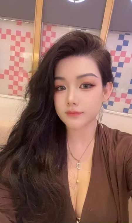 微胖丰满小少妇