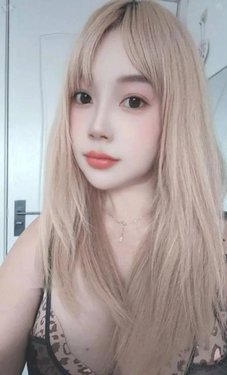 甜美多汁风骚大胸妹
