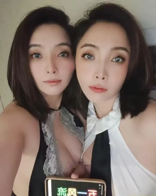 体验双胞胎亲姐妹