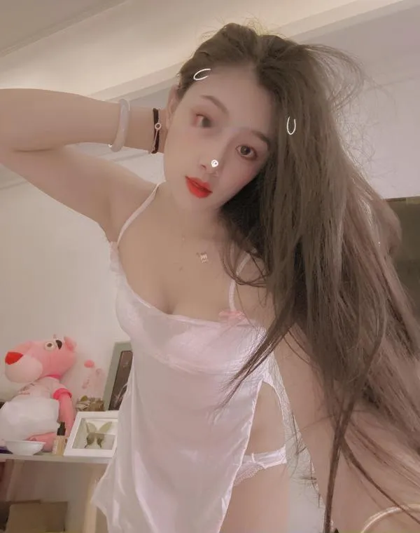 少数民族姑娘吴中安琪