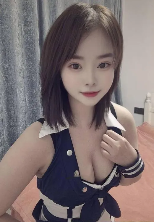 临平短发情趣女郎