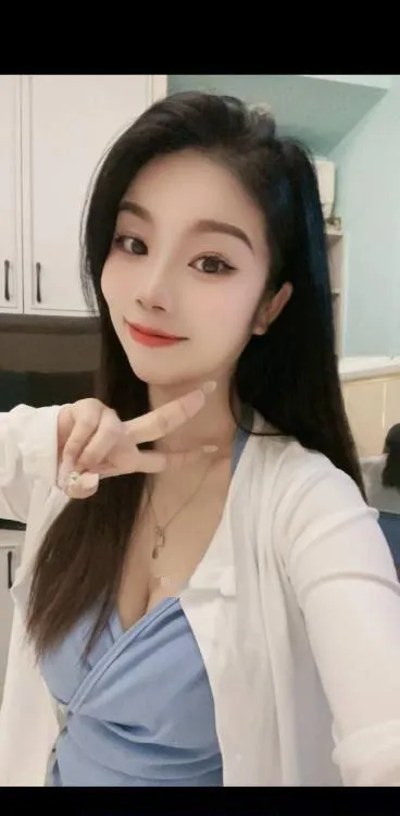 反差纯情闷骚少妇