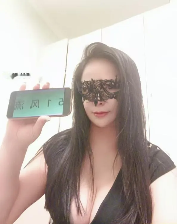 双井地铁大胸御姐