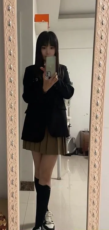 湖塘雨蝶