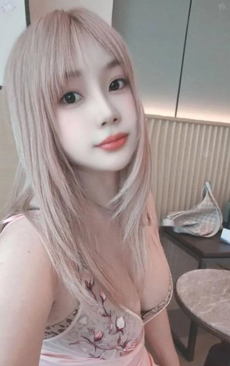 甜美多汁风骚大胸妹