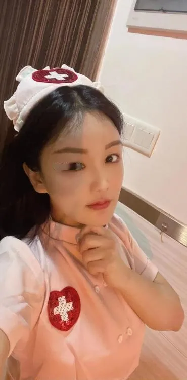 肤白腰细长腿依依