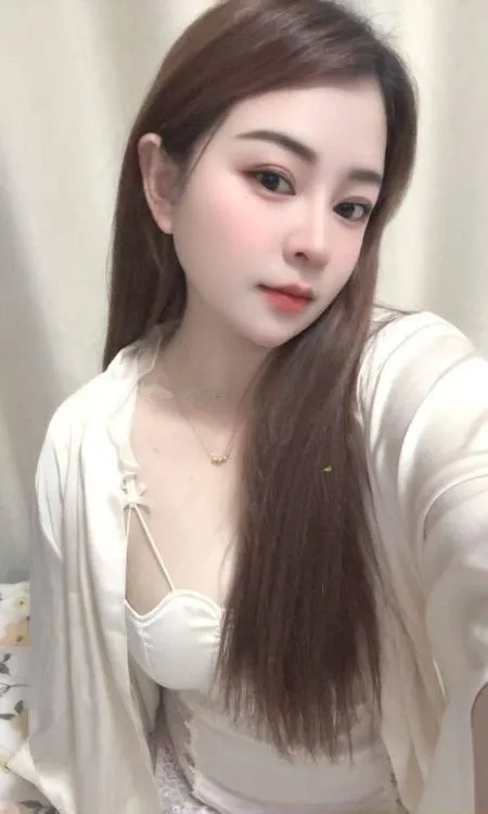 纯天然巨乳骚女