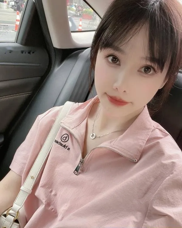 翘臀细腰甜美妹子