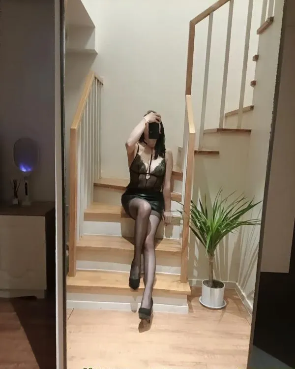 粉嫩小骚妇