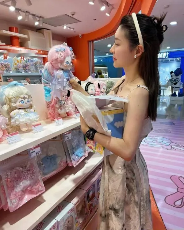 建业嫩妹莎莎