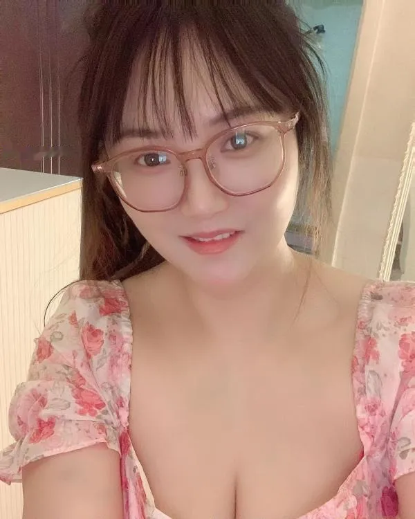 蜀山二刷D胸眼睛妹