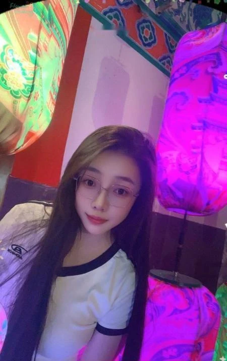 戴眼镜的最骚了