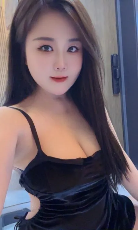 微胖大胸小姐姐