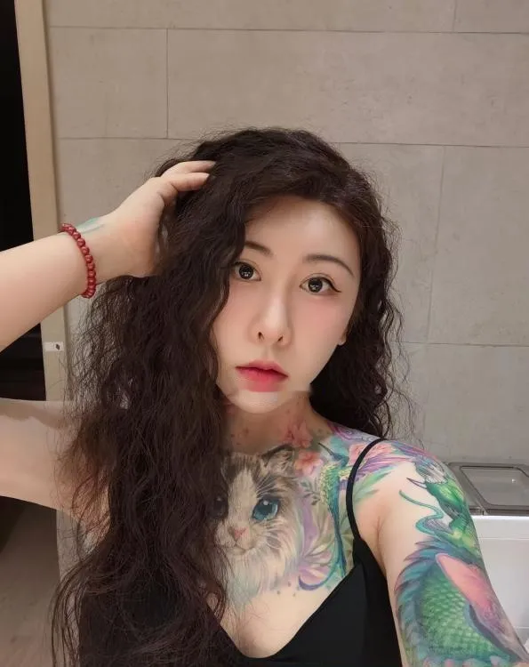 猫纹身高冷范御姐