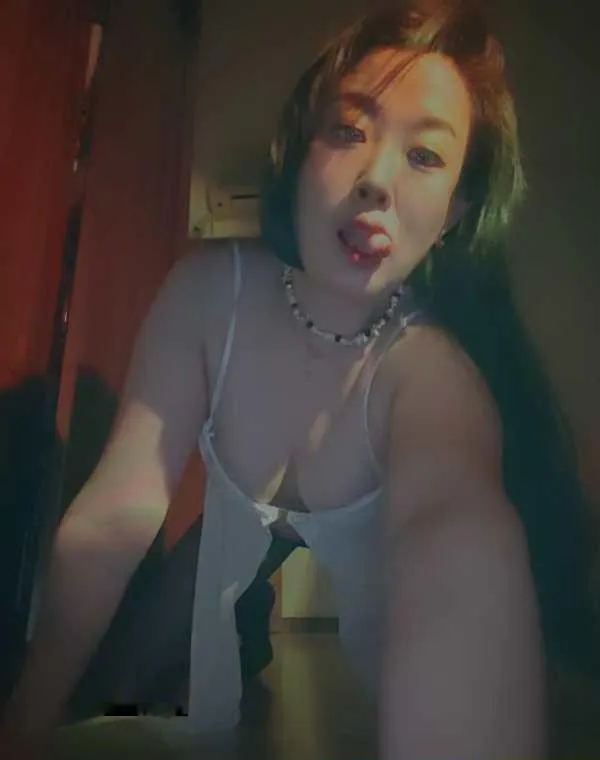 大屁股妞儿贼爽无声茜