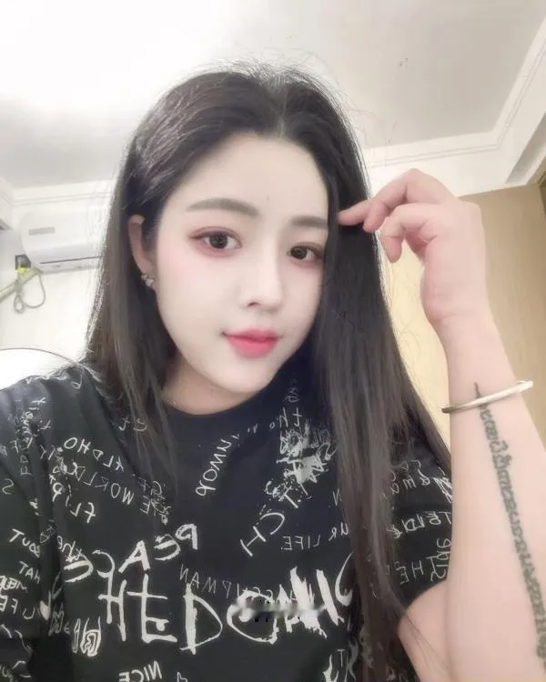 丰满翘臀梓琪超有料