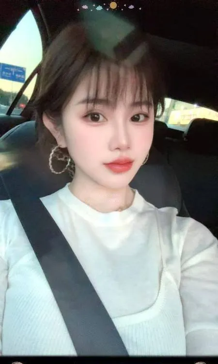 尹山湖骚穴御姐