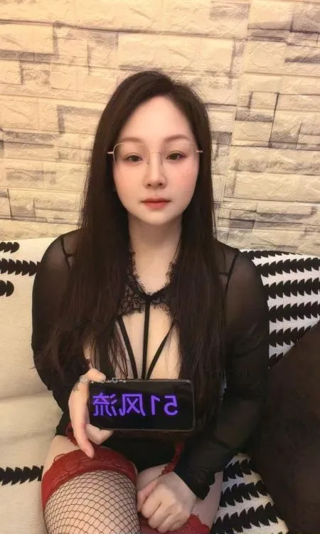 武进巨乳眼镜少妇