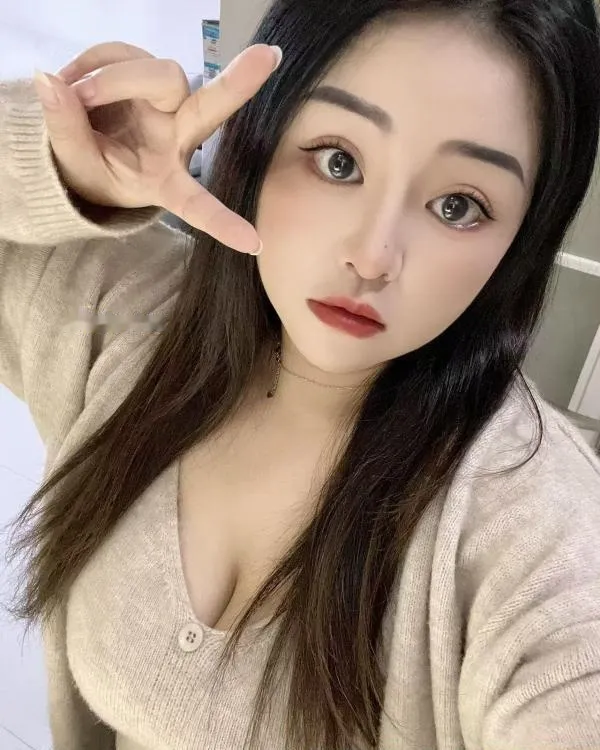 巨乳大胸骚女兼职