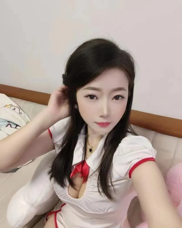大波妹水床少妇